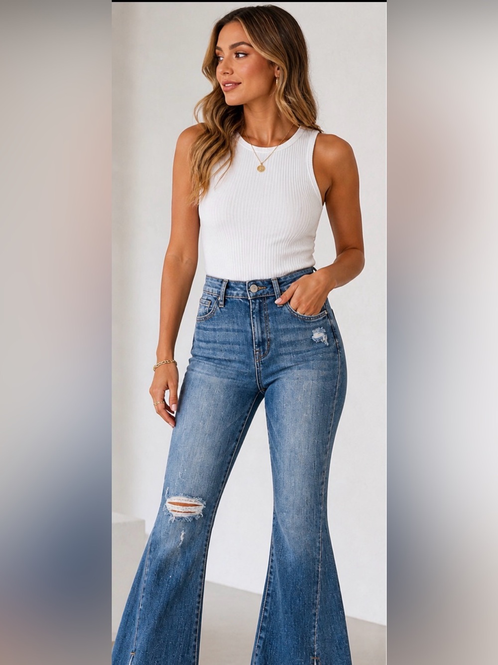 NWT Risen high rise flare jeans in a medium wash denim 🤍